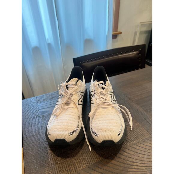 New Balance White Athletic Shoes with Chunky Silhouette - Picture 2 of 10